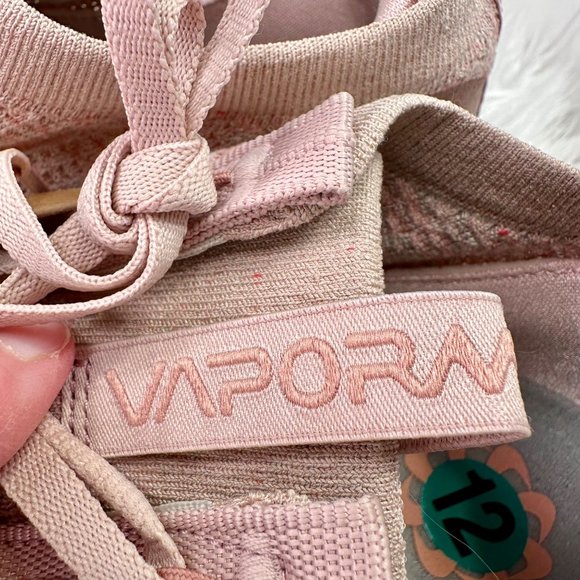 Nike Size 12 Air VaporMax 03/09/2022 NIKE AIR Pink Oxford/Metallic Silver FLYKNI - Picture 4 of 11